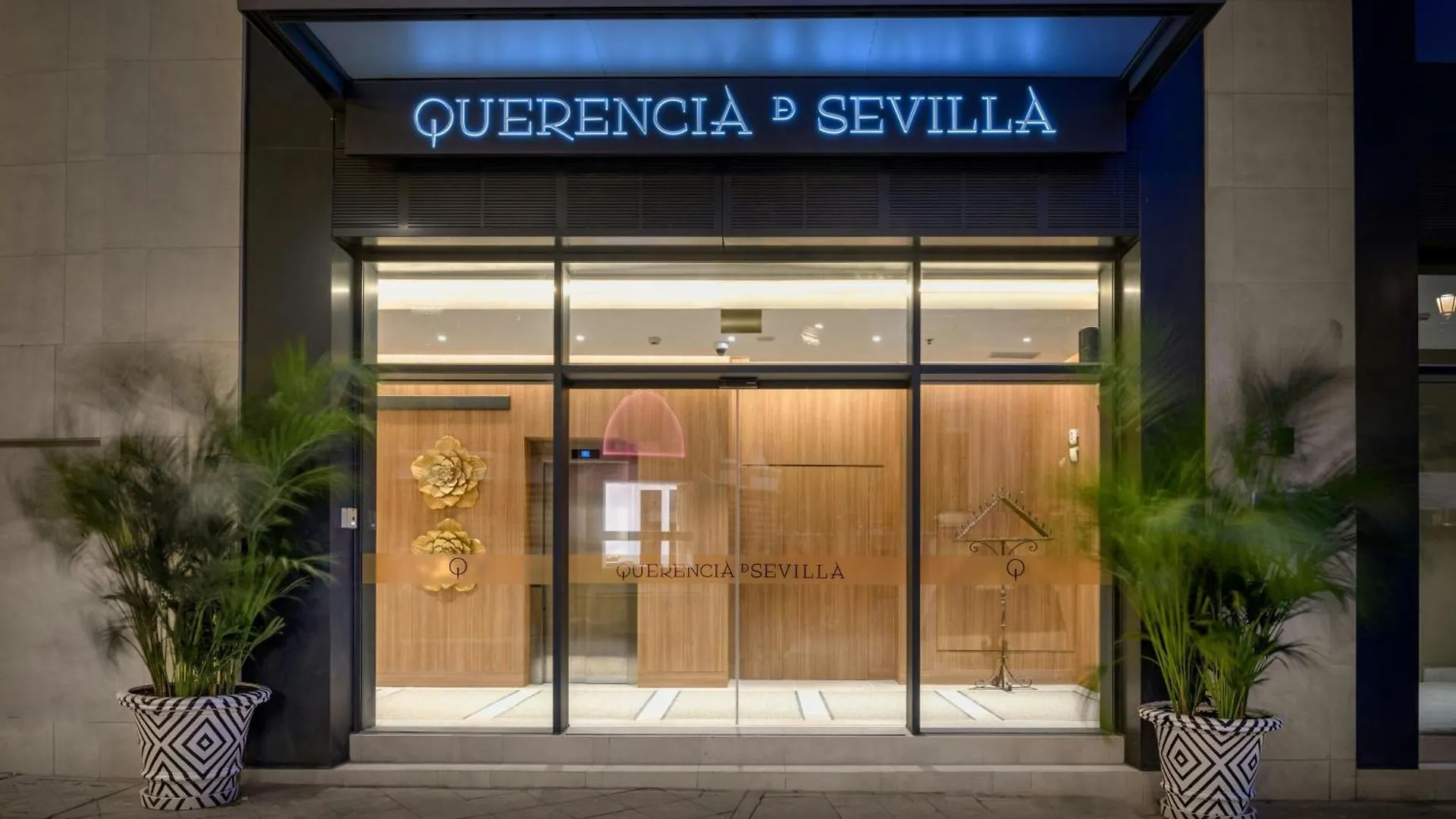 Querencia De Sevilla, Autograph Collection
